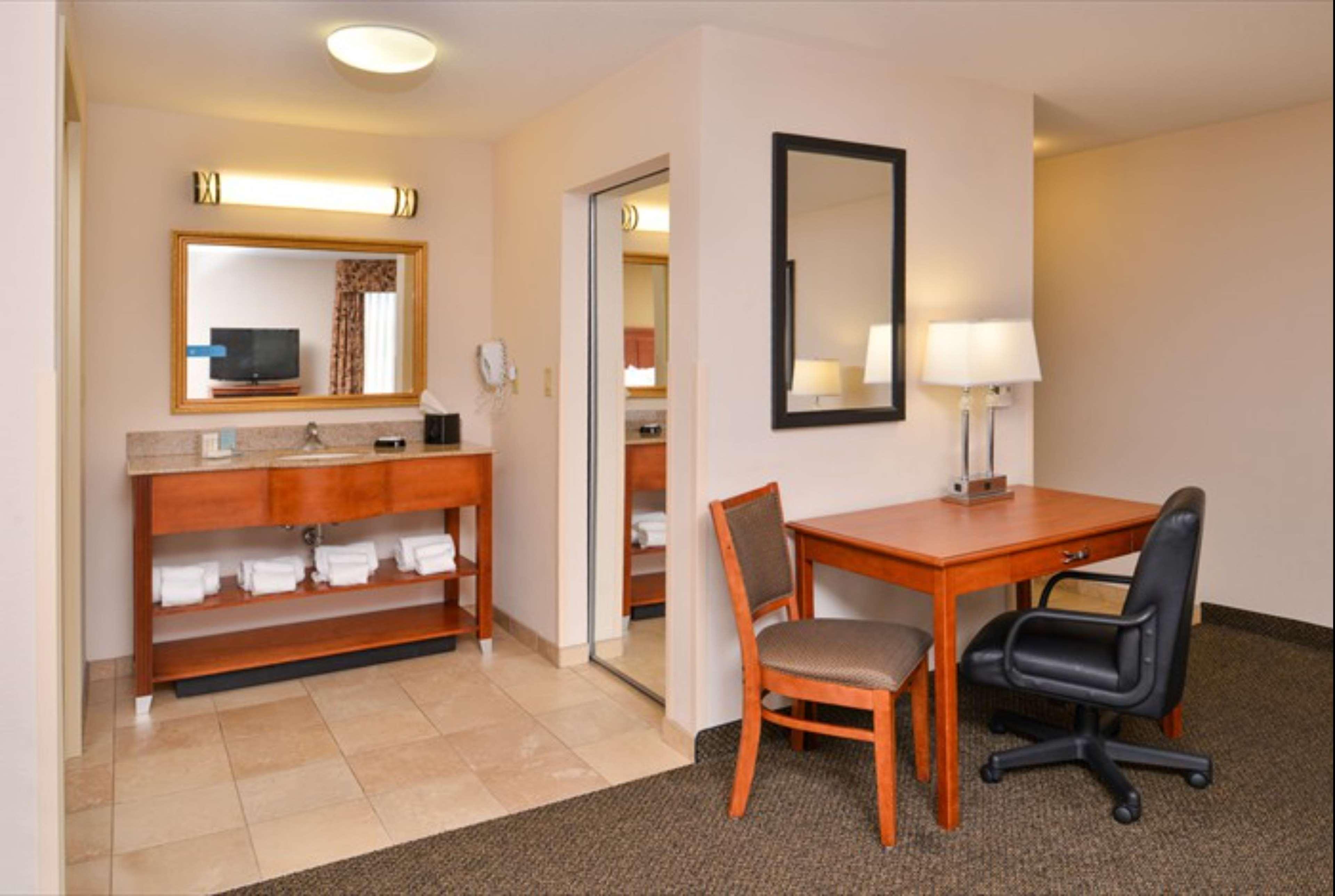 Hampton Inn & Suites Richmond Exteriör bild