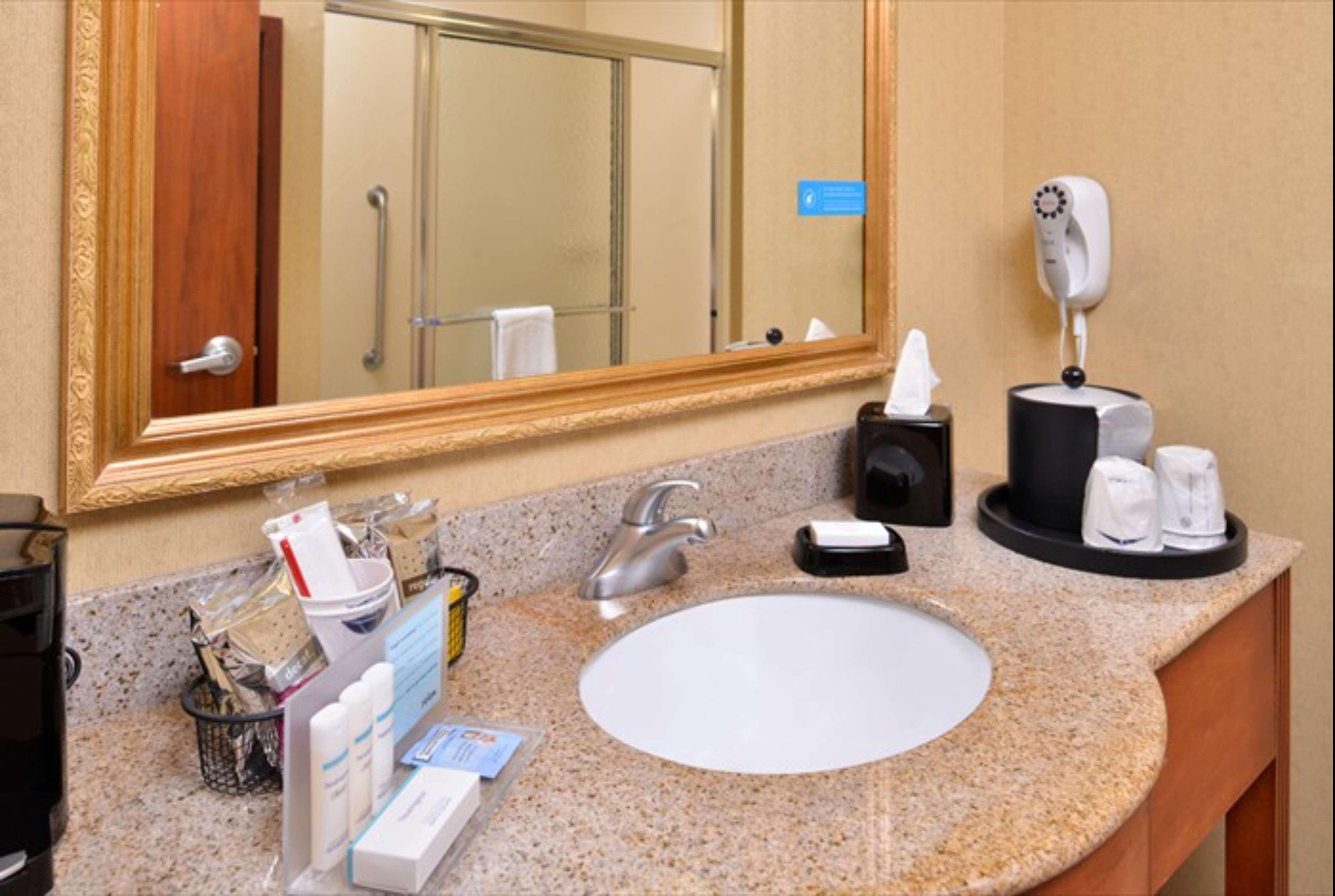 Hampton Inn & Suites Richmond Exteriör bild